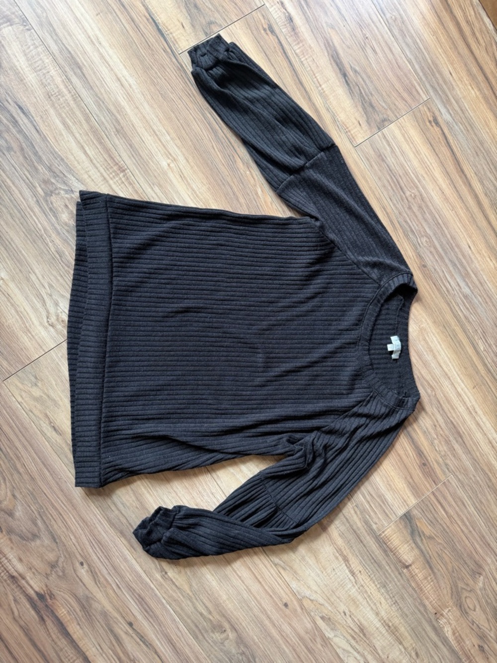 Women's Black Ribbed Long-Sleeve Crewneck Top